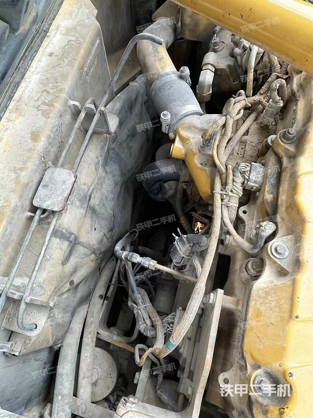 駕駛室整體(整機(jī)外觀) 駕駛室整體(整機(jī)外觀)