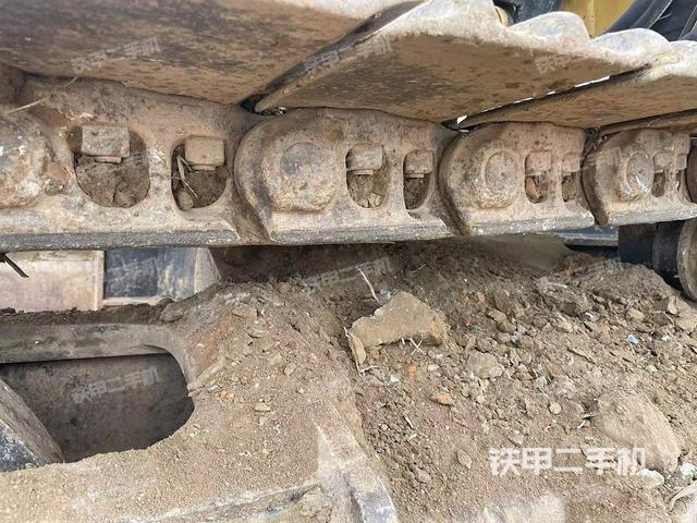 單側(cè)履帶整體(整機外觀) 單側(cè)履帶整體(整機外觀)