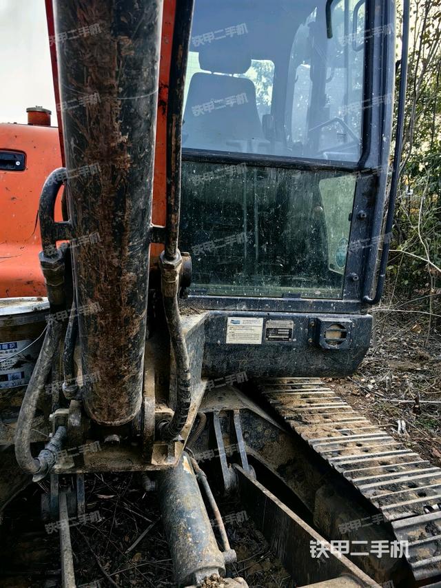 大臂根部?斜（工作和回轉(zhuǎn)裝置）