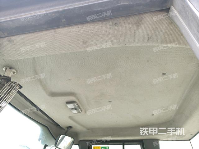 駕駛室內(nèi)部（駕駛室部分）