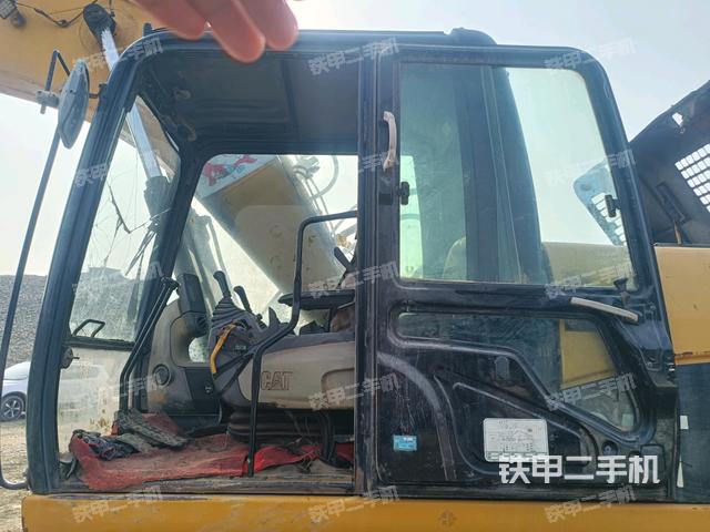 右側玻璃角標（駕駛室部分）