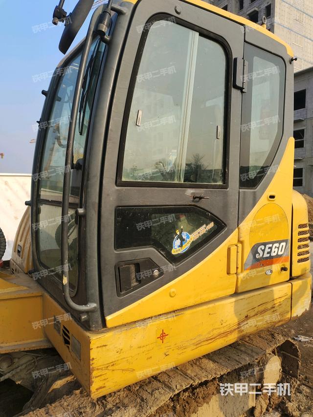 ?駕駛室正側(cè)（駕駛室部分）