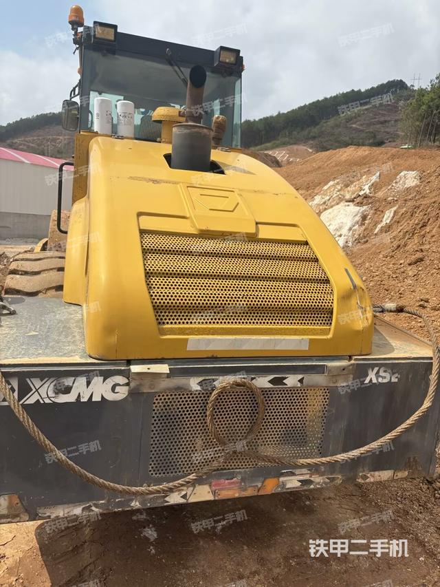 正左側（壓路機整機外觀）