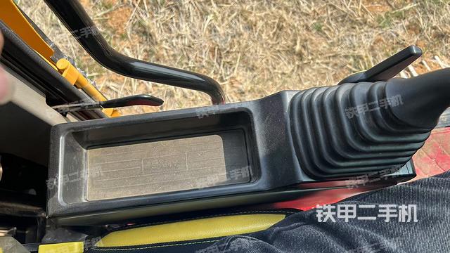 座椅左側(cè)控制臺(tái)/音響/含左手柄（駕駛室部分）