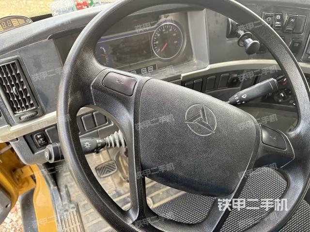 操作室內(nèi)部（起重機(jī)駕駛室正側(cè)及內(nèi)部，操作室及內(nèi)部）