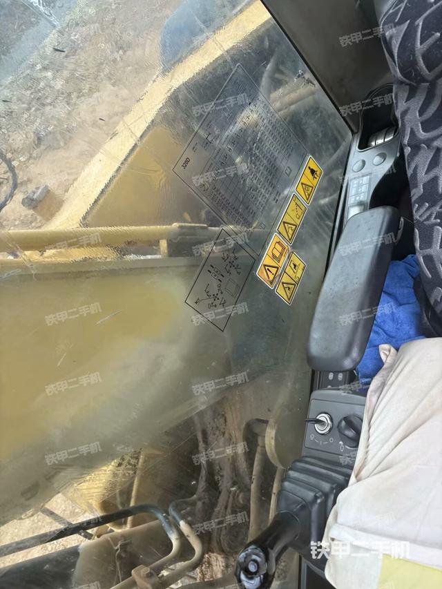 駕駛室左前45度(駕駛室部分) 駕駛室左前45度(駕駛室部分)