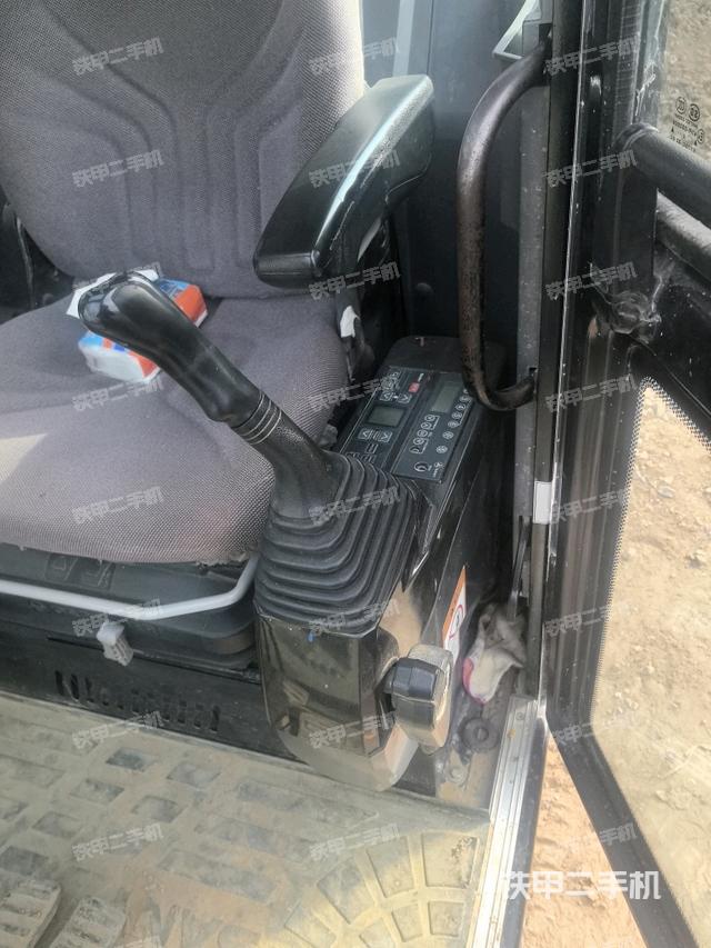 座椅左側(cè)控制臺(tái)/音響/含左手柄（駕駛室部分）