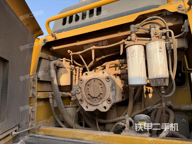 液壓泵艙室正面整體（整機(jī)外觀）