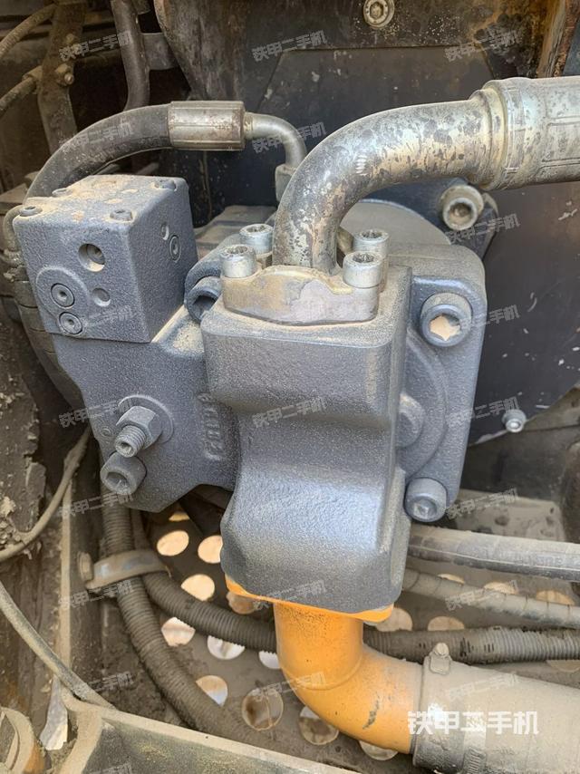 液壓泵艙室正面整體（整機(jī)外觀）