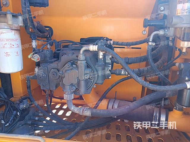 液壓泵艙室正面整體（整機(jī)外觀）