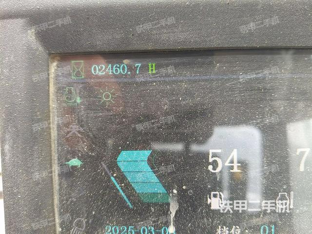 駕駛室整體(整機(jī)外觀) 駕駛室整體(整機(jī)外觀)