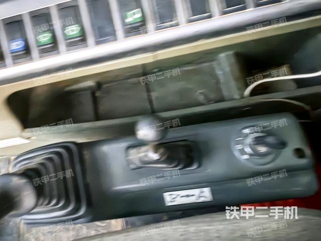 座椅右側(cè)控制臺/鑰匙門/油門/含右手柄（駕駛室部分）