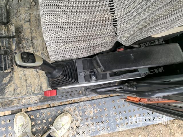 座椅左側(cè)控制臺(tái)/音響/含左手柄（駕駛室部分）