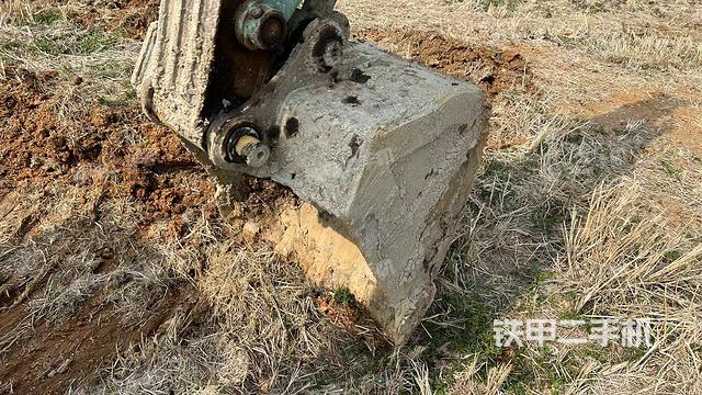 鏟斗右后整體(工作和回轉(zhuǎn)裝置) 鏟斗右后整體(工作和回轉(zhuǎn)裝置)