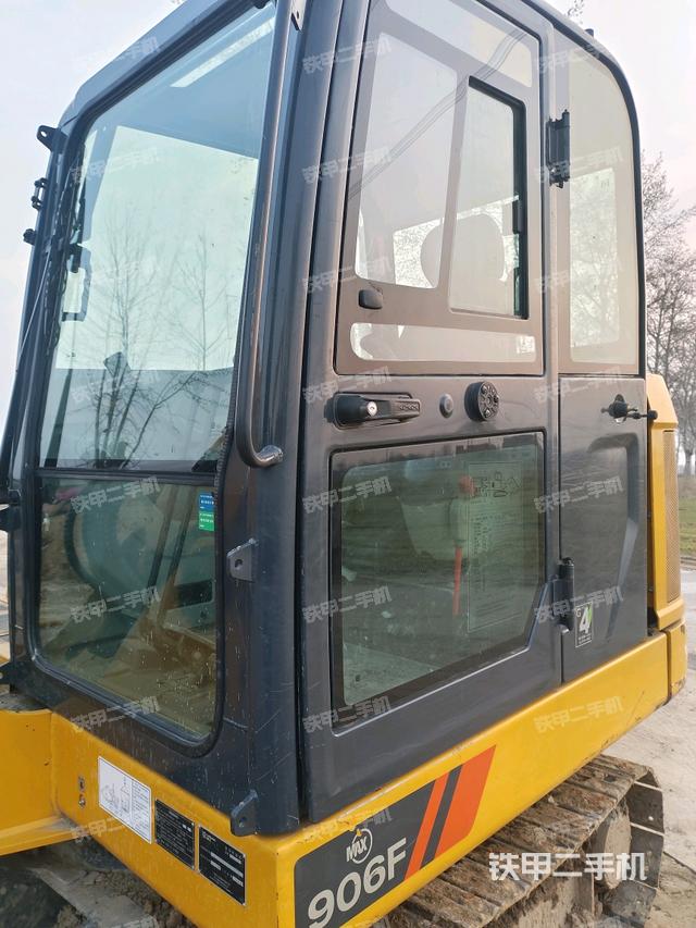 ?駕駛室正側(cè)（駕駛室部分）