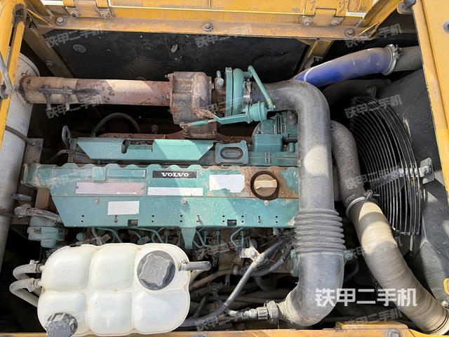 發(fā)動機整體俯視(整機外觀) 發(fā)動機整體俯視(整機外觀)