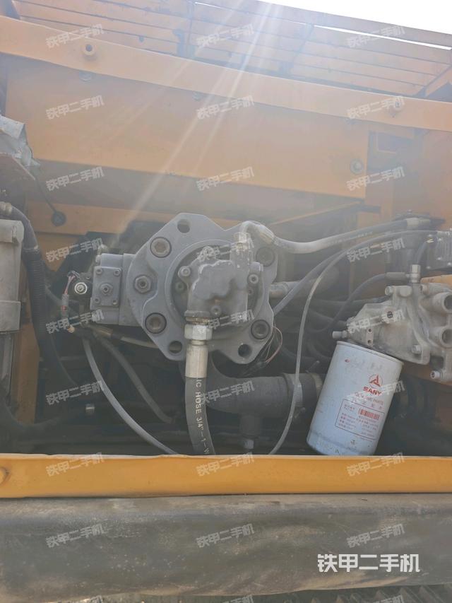 液壓泵艙室正面整體（整機(jī)外觀）