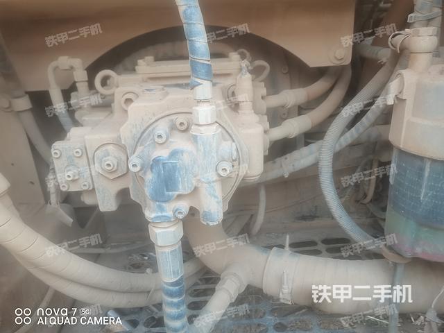 液壓泵艙室正面整體（整機外觀）