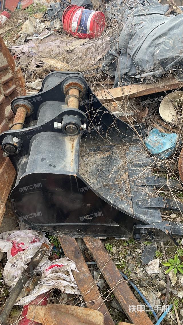 液壓泵艙室正面整體（整機(jī)外觀）