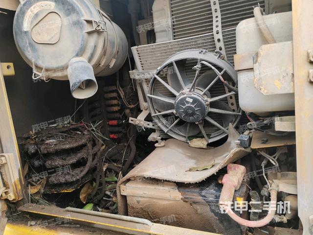 散熱器正面(大件艙室) 散熱器正面(大件艙室)