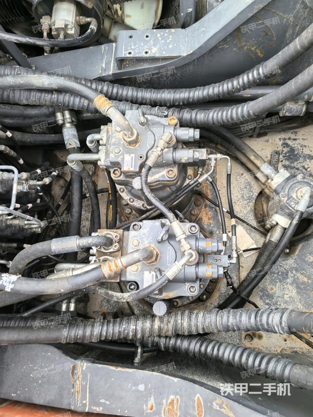 回轉(zhuǎn)馬達(dá)（上車部件）