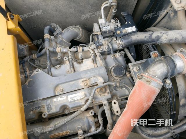 發(fā)動(dòng)機(jī)室（上車部件）