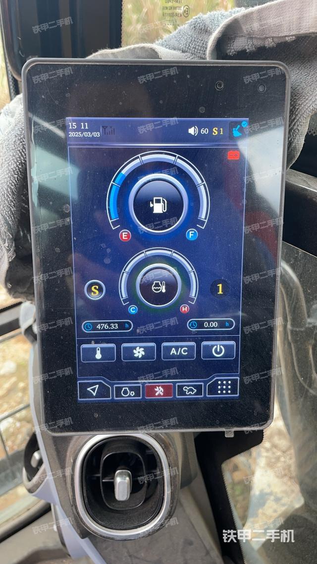 回轉(zhuǎn)馬達(dá)和主控閥（整機(jī)外觀）