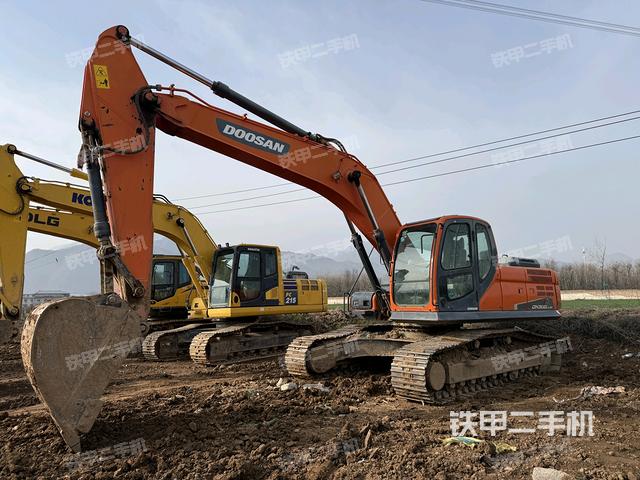 斗山DX260LC-9C挖掘機(jī)