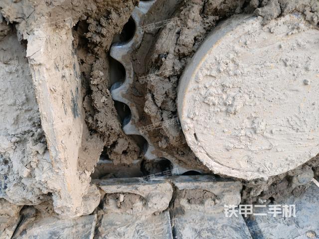 左驅(qū)動輪（行走機(jī)構(gòu)）