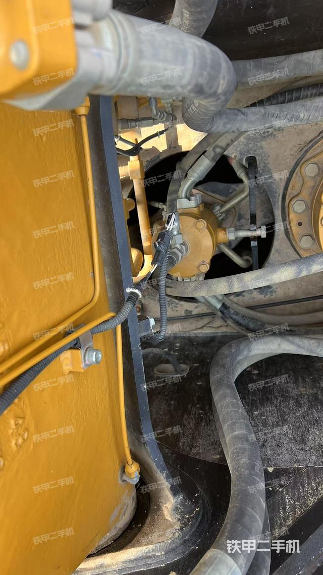 中央回轉(zhuǎn)接頭特寫（上車部件）