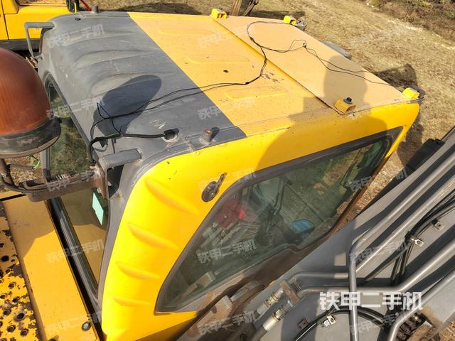 駕駛室頂部（整機外觀）