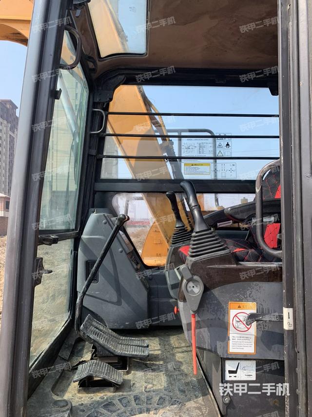 駕駛室頂部（整機(jī)外觀）