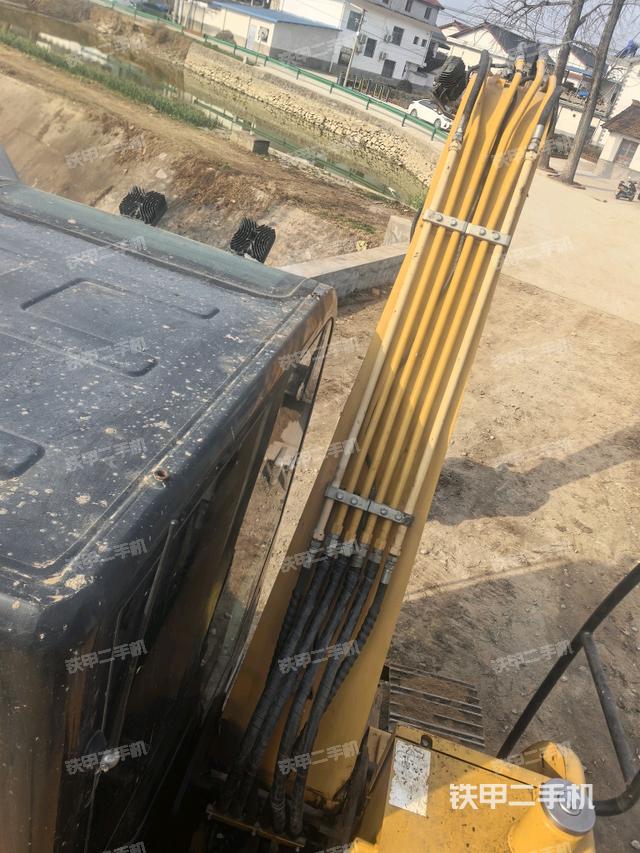 大臂背部俯視（工作和回轉(zhuǎn)裝置）