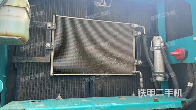 散熱器正面(大件艙室) 散熱器正面(大件艙室)