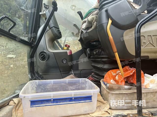 座椅右側(cè)控制臺(tái)/鑰匙門/油門/含右手柄(駕駛室部分) 座椅右側(cè)控制臺(tái)/鑰匙門/油門/含右手柄(駕駛室部分)