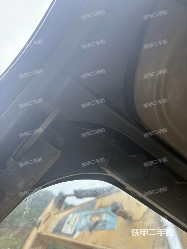 左后方玻璃角標(biāo)(駕駛室部分) 左后方玻璃角標(biāo)(駕駛室部分)