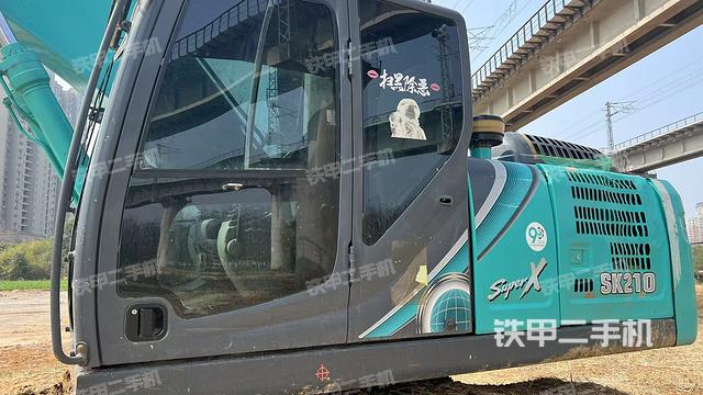 駕駛室左前45度(駕駛室部分) 駕駛室左前45度(駕駛室部分)