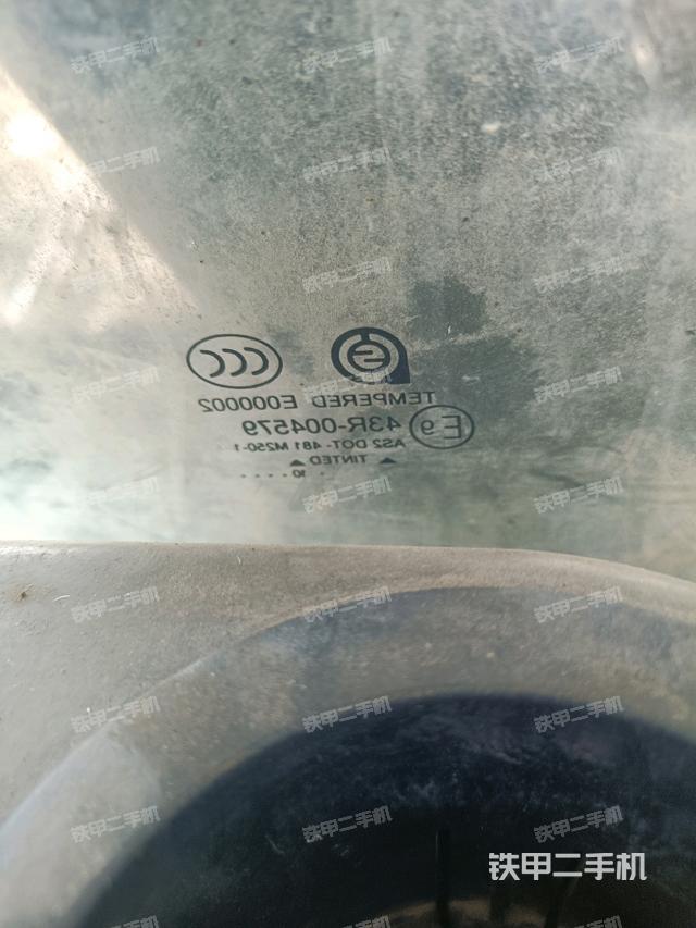 后窗玻璃角標（駕駛室部分）