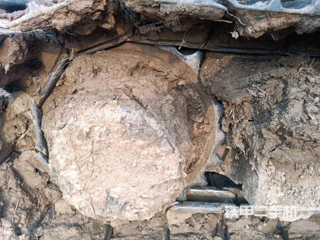 左驅(qū)動輪（行走機構(gòu)）