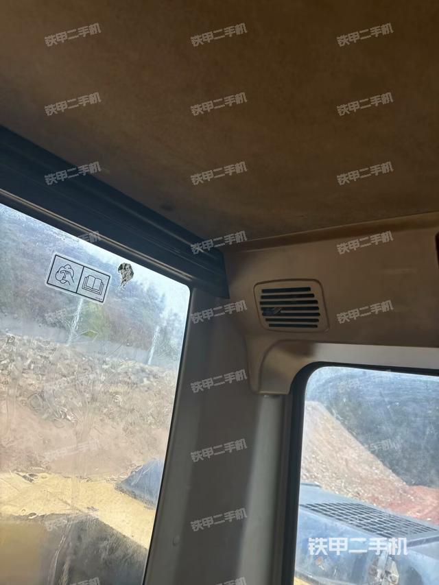 座椅后部(駕駛室部分) 座椅后部(駕駛室部分)