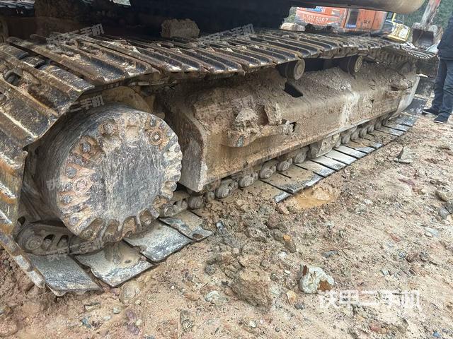 左側(cè)履帶整體?(行走機(jī)構(gòu)) 左側(cè)履帶整體?(行走機(jī)構(gòu))