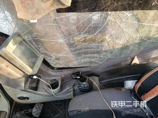 座椅右側(cè)控制臺/鑰匙門/油門/含右手柄（駕駛室部分）