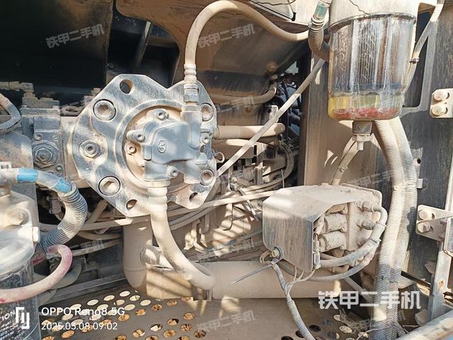 液壓泵艙室正面整體(整機(jī)外觀) 液壓泵艙室正面整體(整機(jī)外觀)