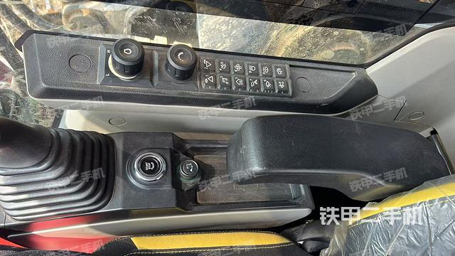 座椅右側(cè)控制臺(tái)/鑰匙門/油門/含右手柄（駕駛室部分）