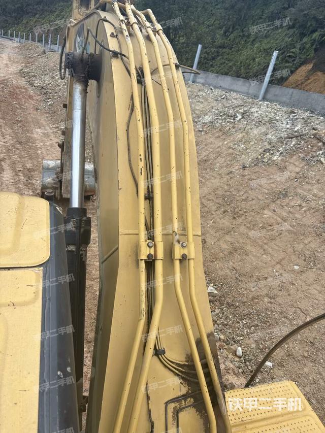 小臂整體右前(工作和回轉(zhuǎn)裝置) 小臂整體右前(工作和回轉(zhuǎn)裝置)