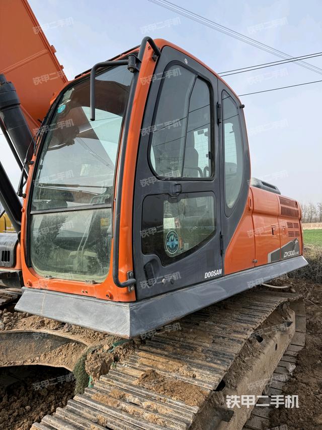 駕駛室整體（整機(jī)外觀）