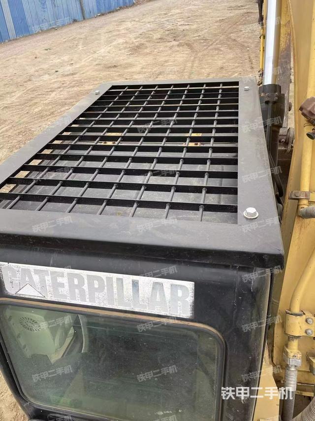 駕駛室頂部(整機外觀) 駕駛室頂部(整機外觀)