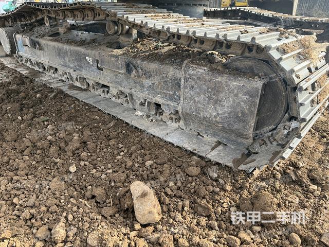 單側(cè)履帶整體(整機(jī)外觀) 單側(cè)履帶整體(整機(jī)外觀)