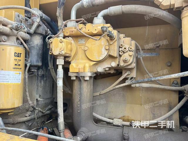 液壓泵艙室正面整體（整機(jī)外觀）