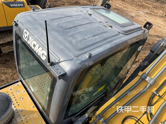 駕駛室頂部（整機外觀）